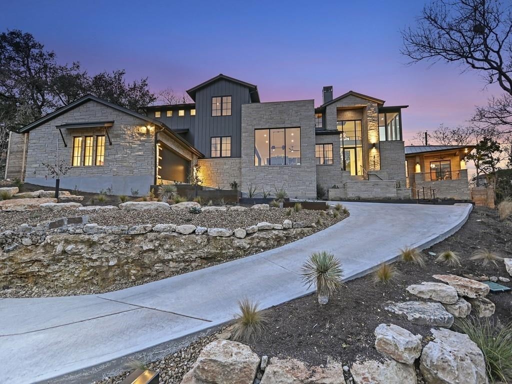 5102 Beverly Skyline