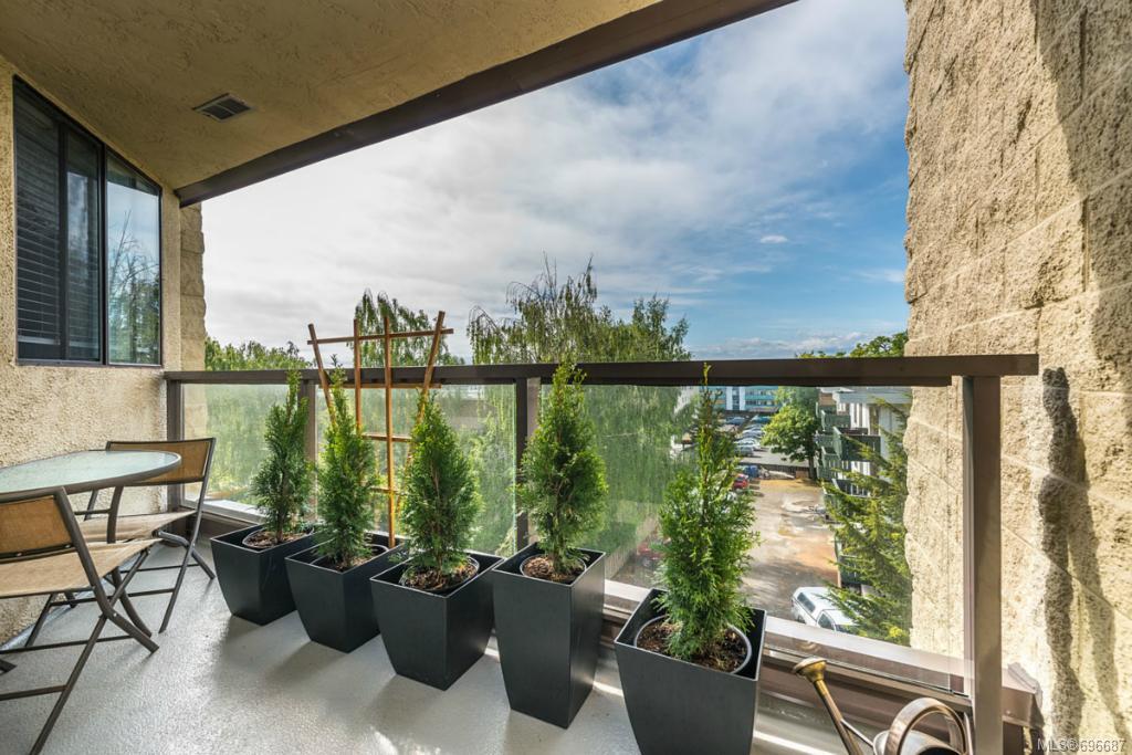 514-1745 Leighton Rd, Victoria