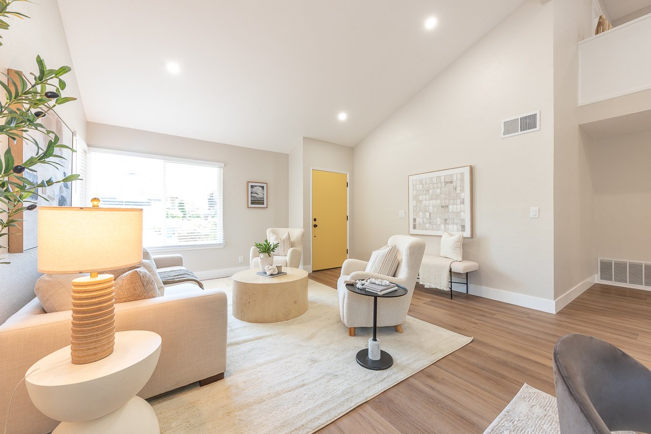 Newly Remodeled. 1 Bed/Bth down, Pioneer Elem!