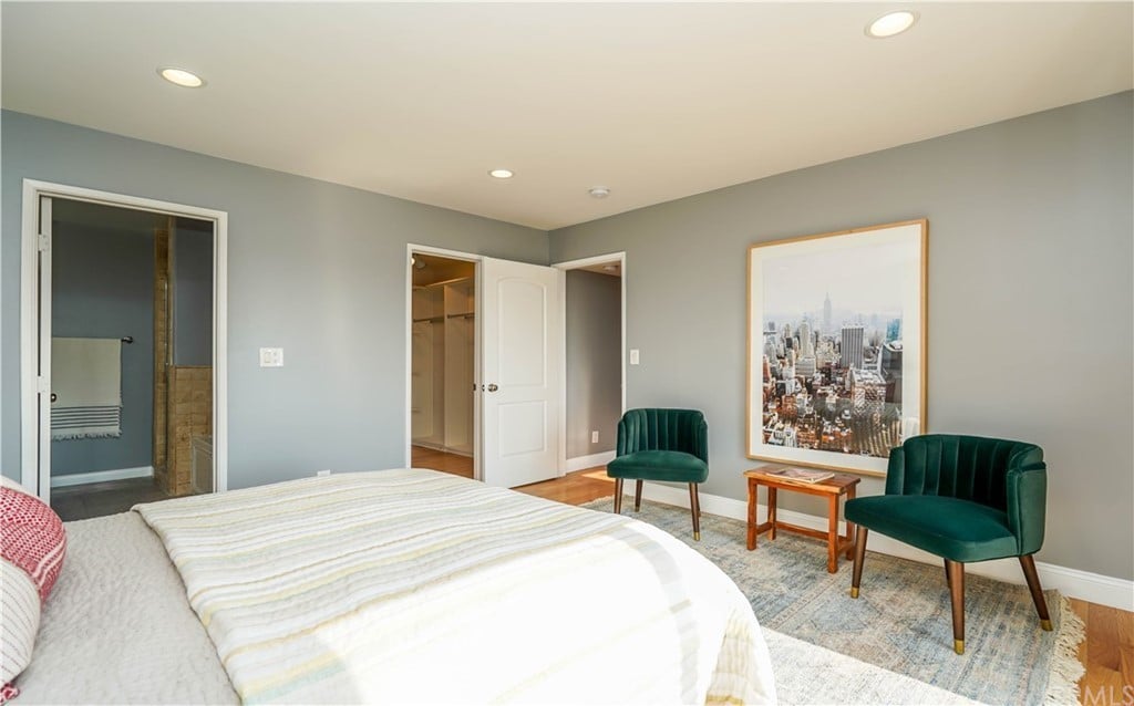 1937 Hanscom Dr