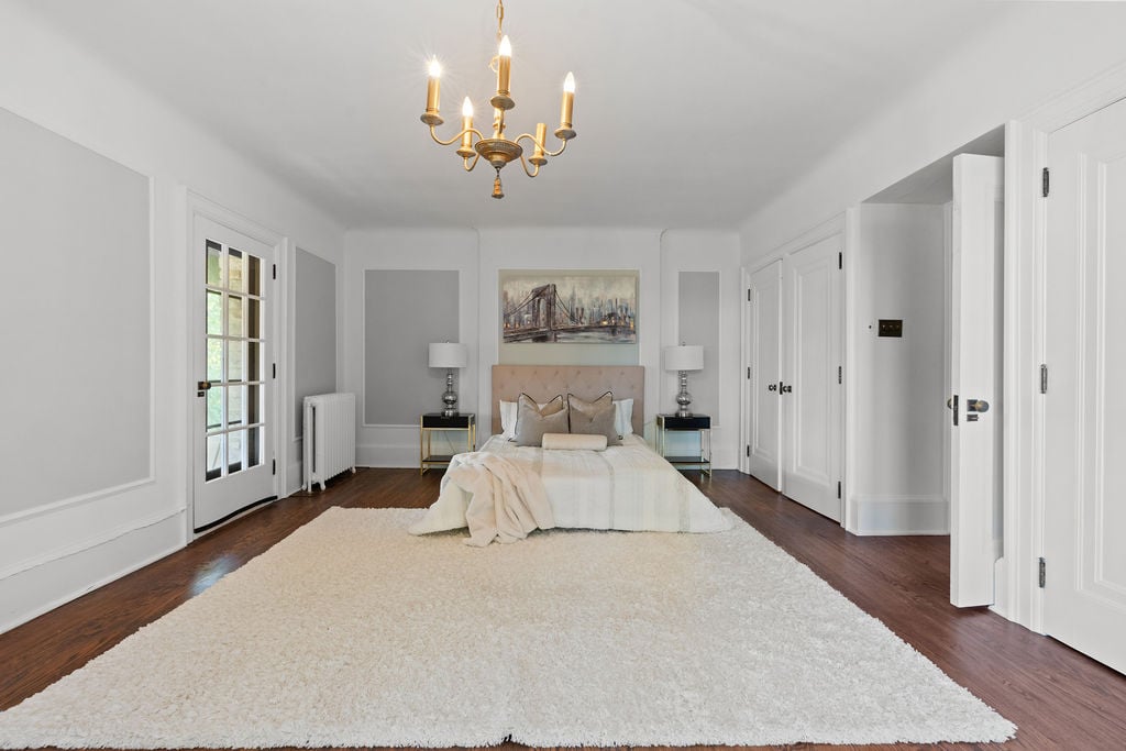 1520 Pinetree Cres