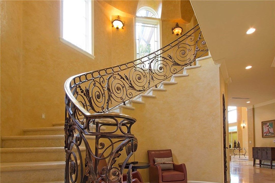 House Lumina