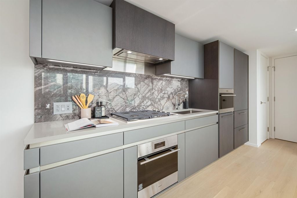 889 Pacific St, #2701