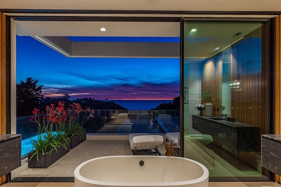 Skyreach Manor, Dume Dr, 90265