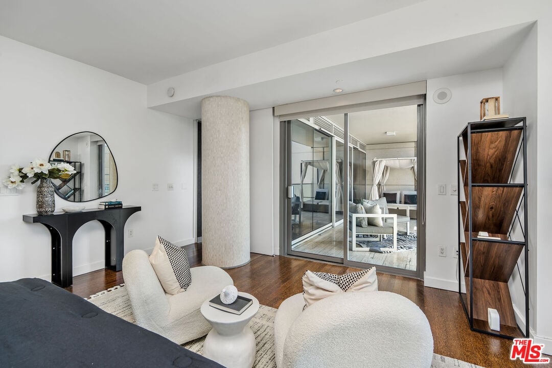 6250 Hollywood Blvd, #10L