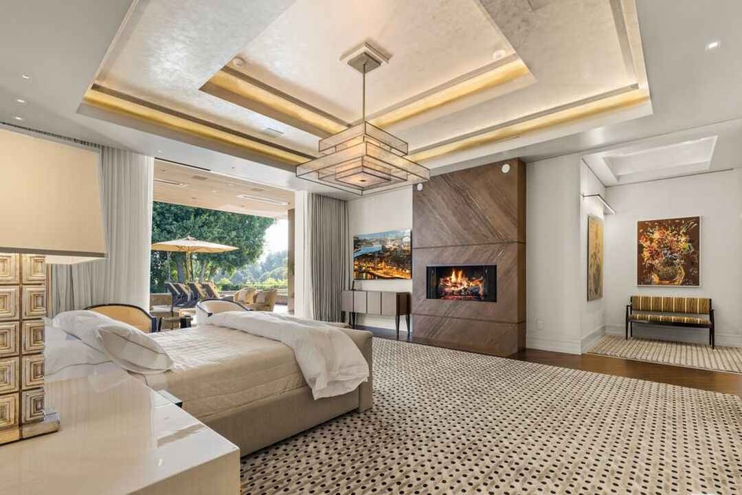 Crown Chateau 