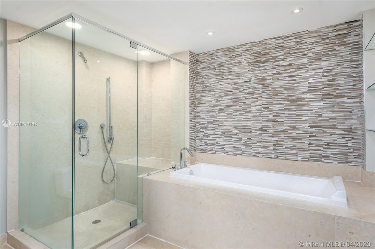 465 Brickell Ave #5701