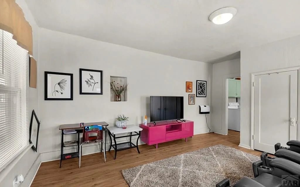 900 Elm St