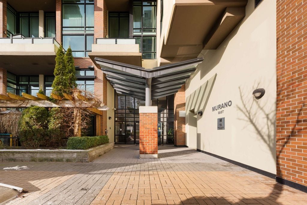 10 Renaissance Square, #104