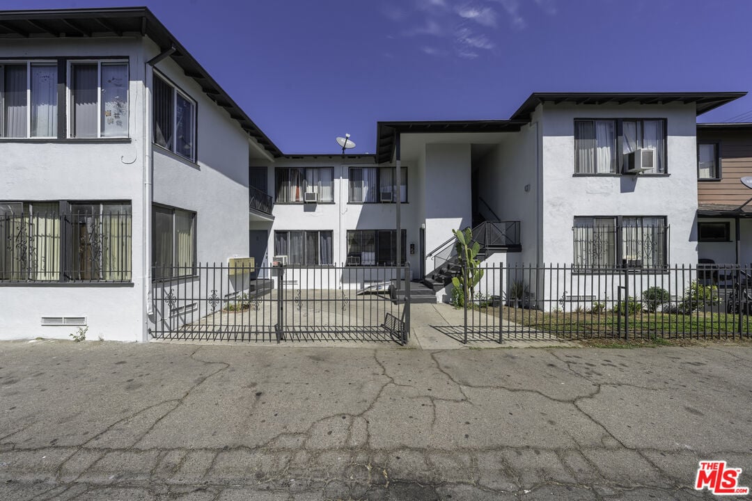 6519 Sepulveda Blvd