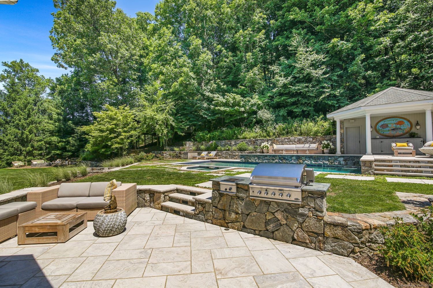 4 Longwood Dr