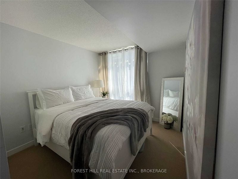 10 Capreol Court 605