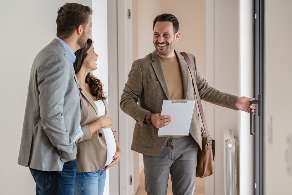 The First 10 Seconds: How Buyers Instantly Judge a Home