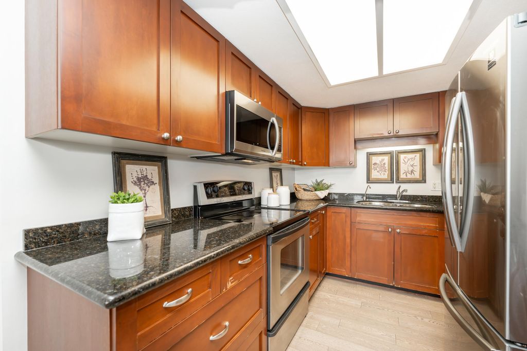 1045 Quayside Dr, #1001