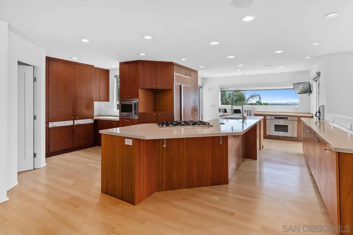 2885 Fallbrook Ln