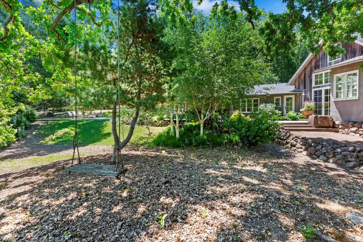15 Cascade Ln