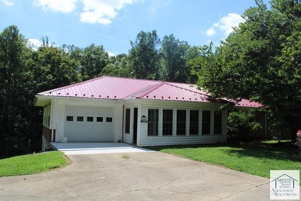 911 Log Manor Rd
