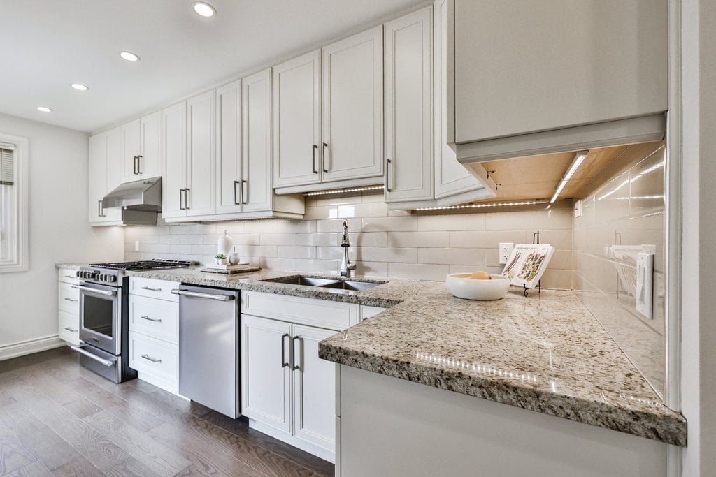 2500 Poplar Cres