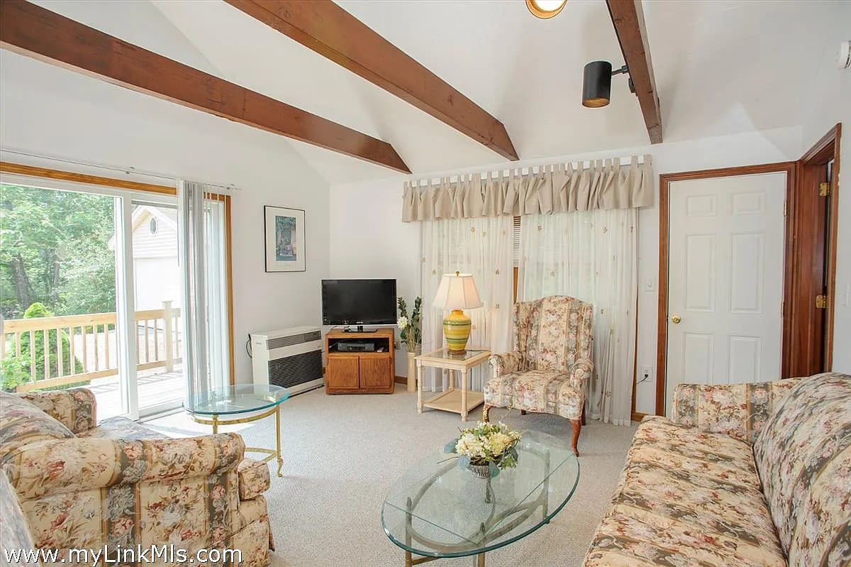 137 Charles Neck Way