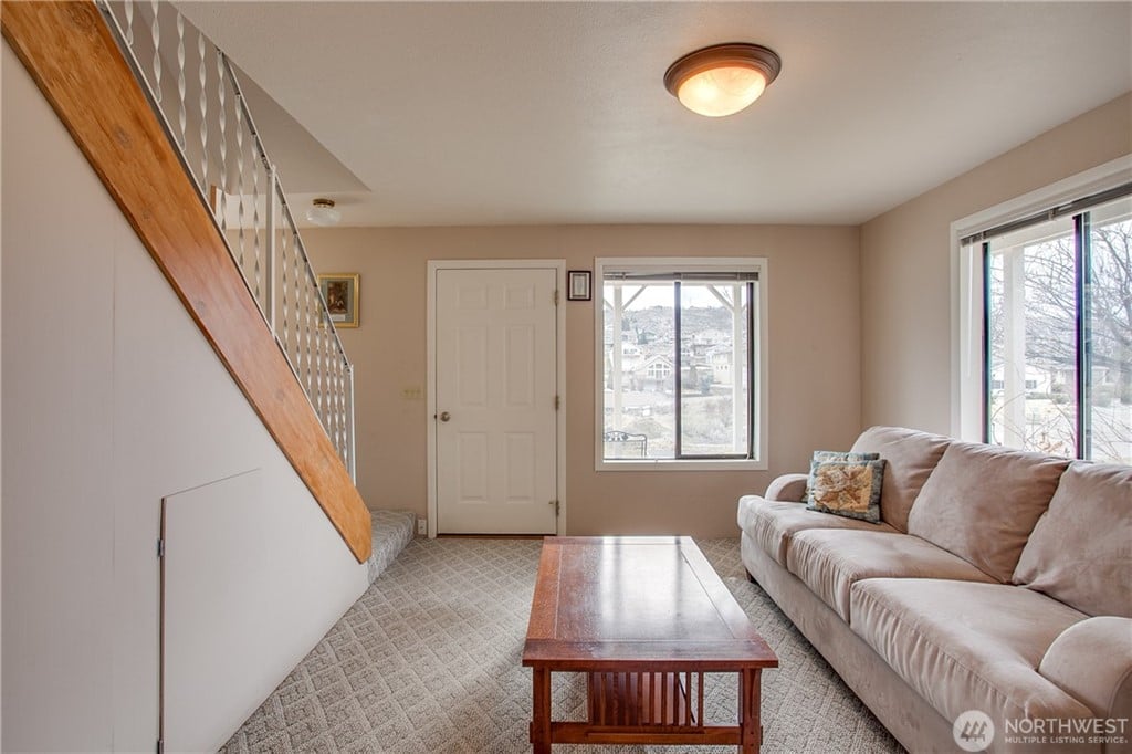 261 Lakeview Pl