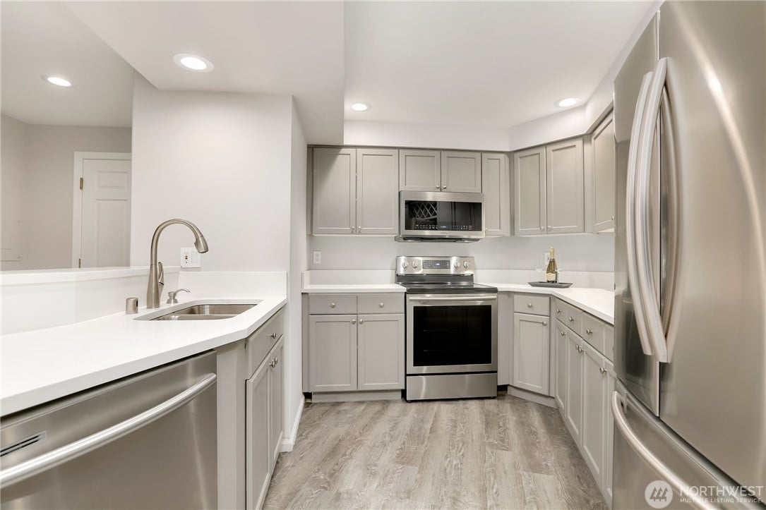 559 McGraw Street #102