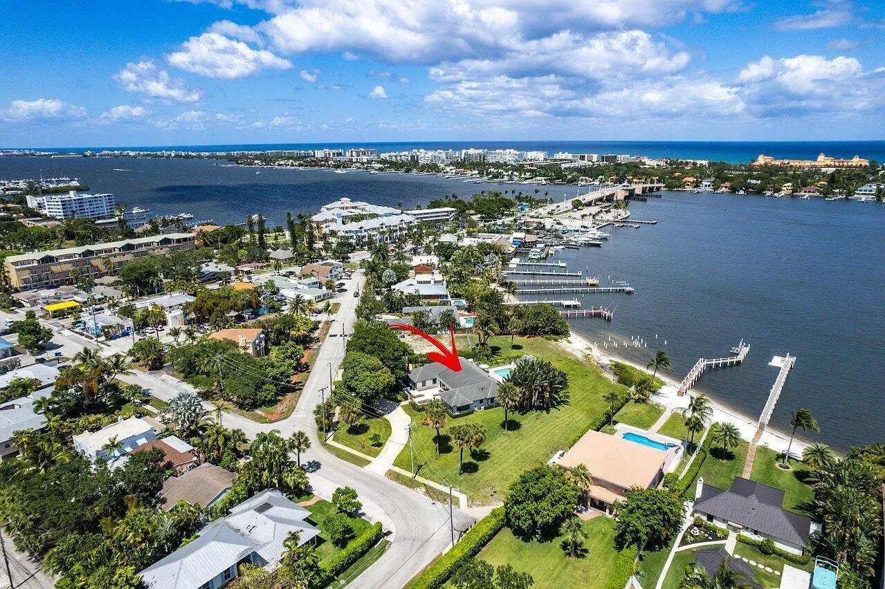 210 S Lake Dr