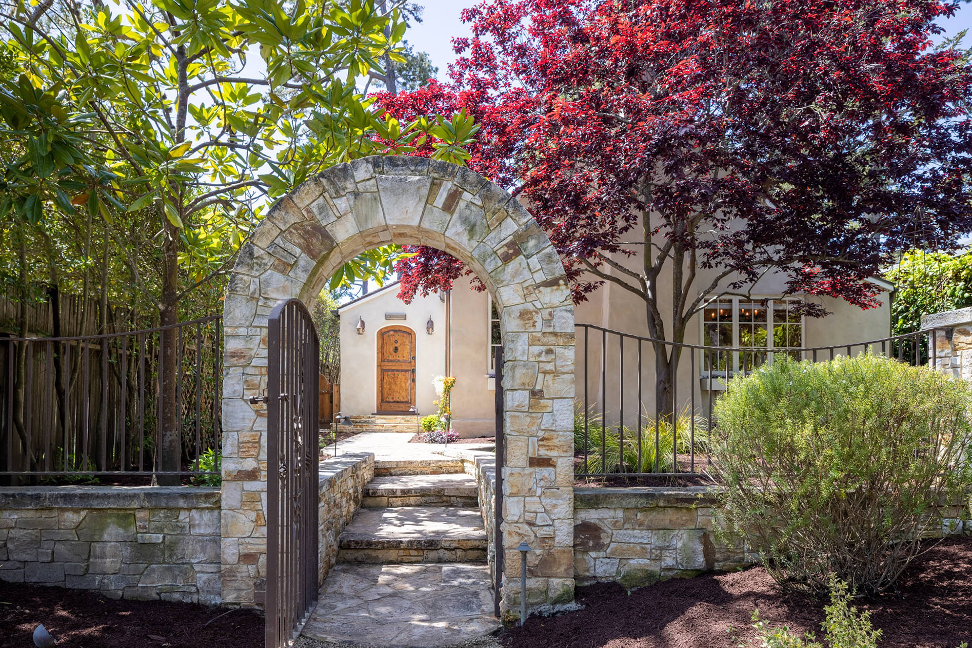 Charming Carmel Jewel - Mission 2NW of 1st