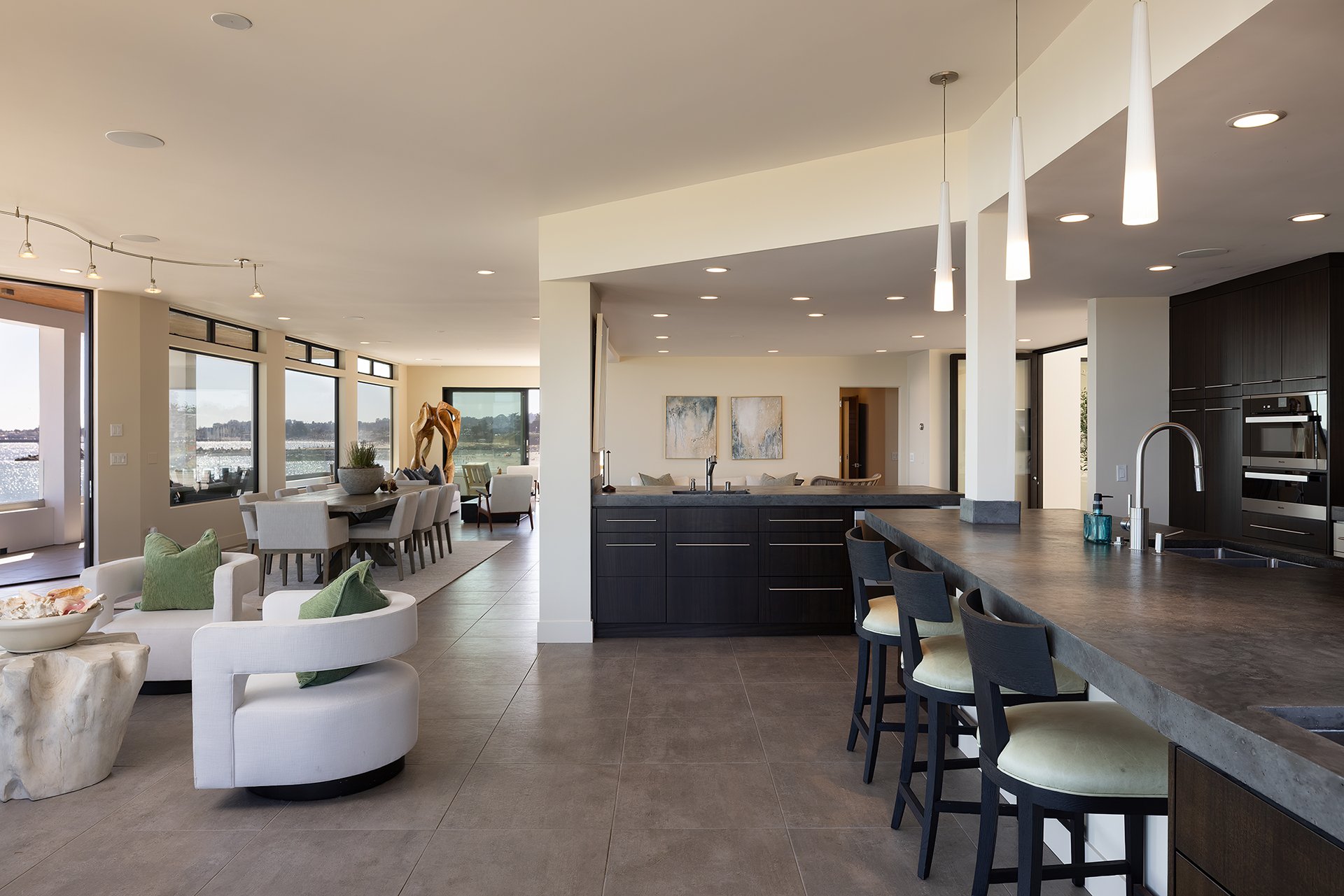 Contemporary Oceanfront Retreat