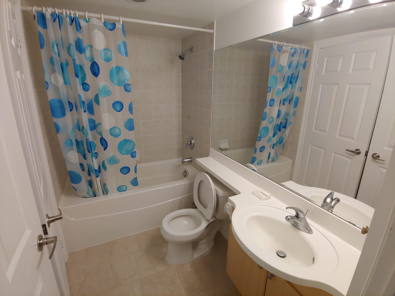 763 Bay St Unit: 1214