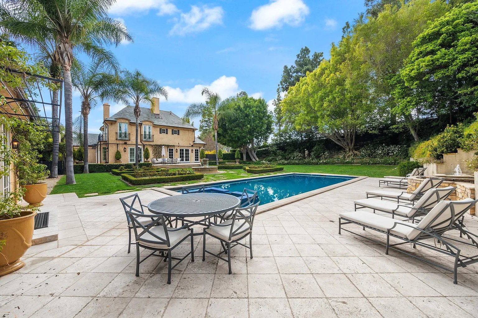 952 N Alpine Dr