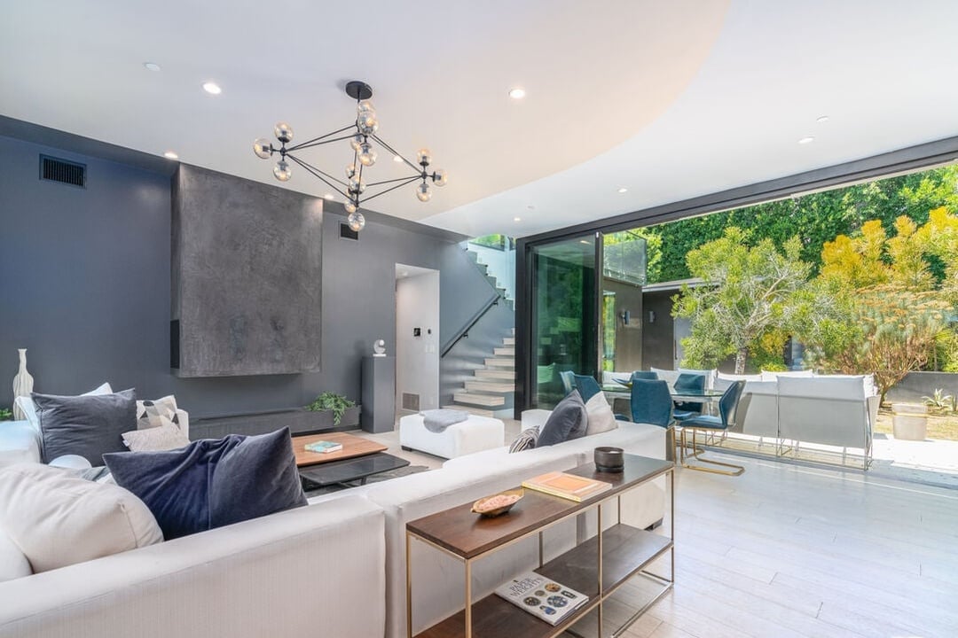 Meridian Reserve, Franklin Ave, 90046