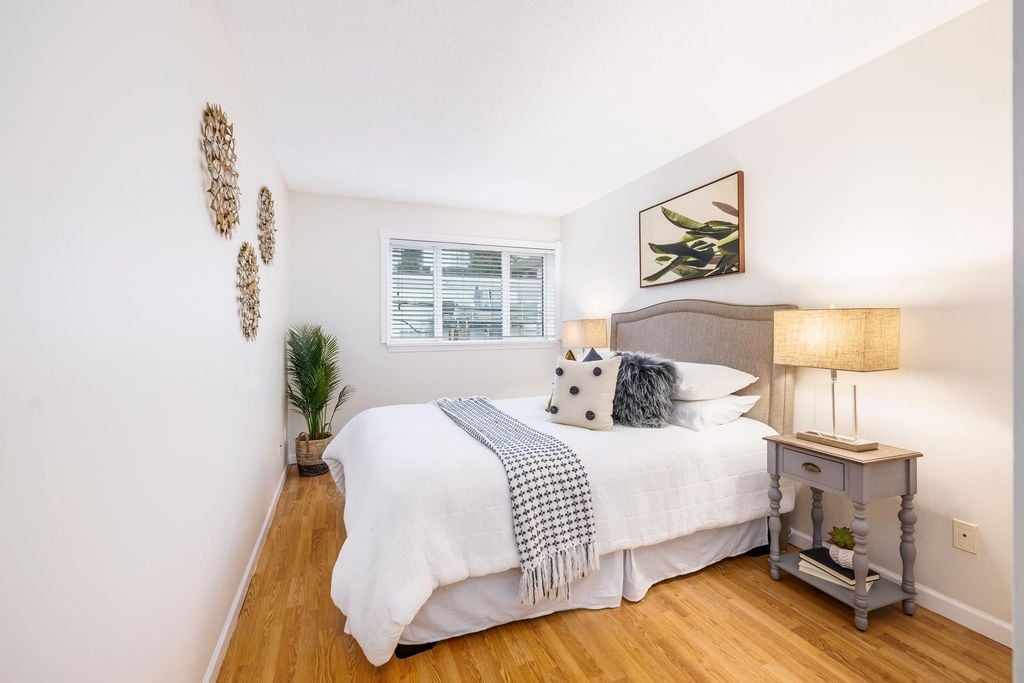 140 E 4th St, #315