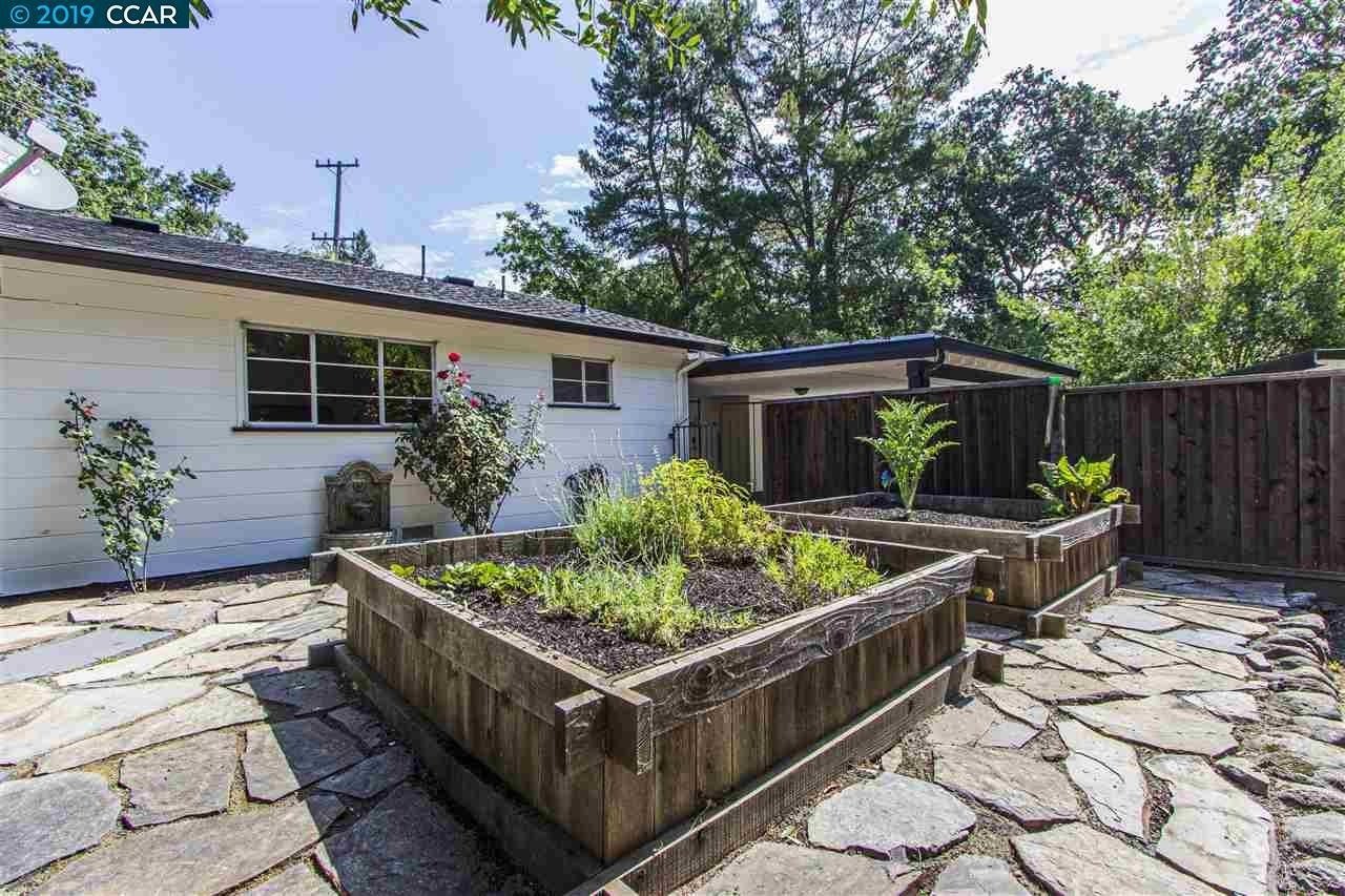 1061 Glen Ct