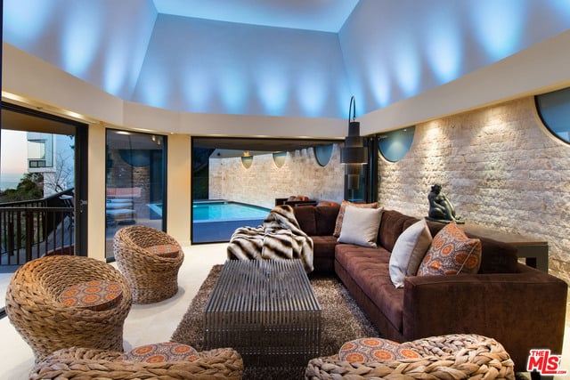 2201 Sunset Plaza Dr