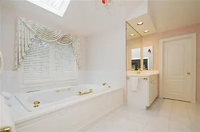 145 Evergreen Ln