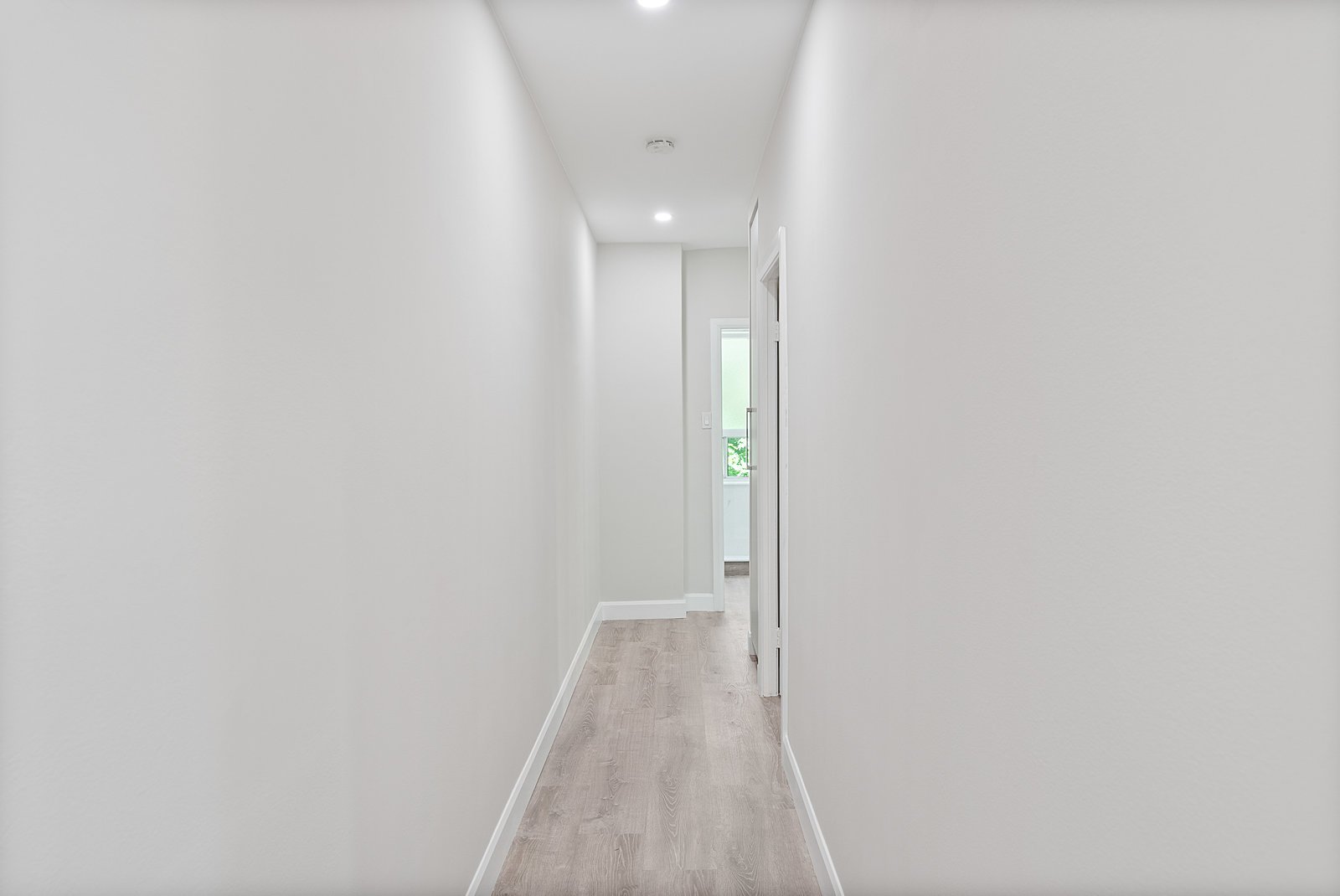 24 Shallmar Boulevard 311, Toronto C04 Unit: 311