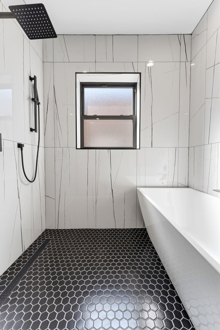 7516 N Eastlake Ter Unit 1