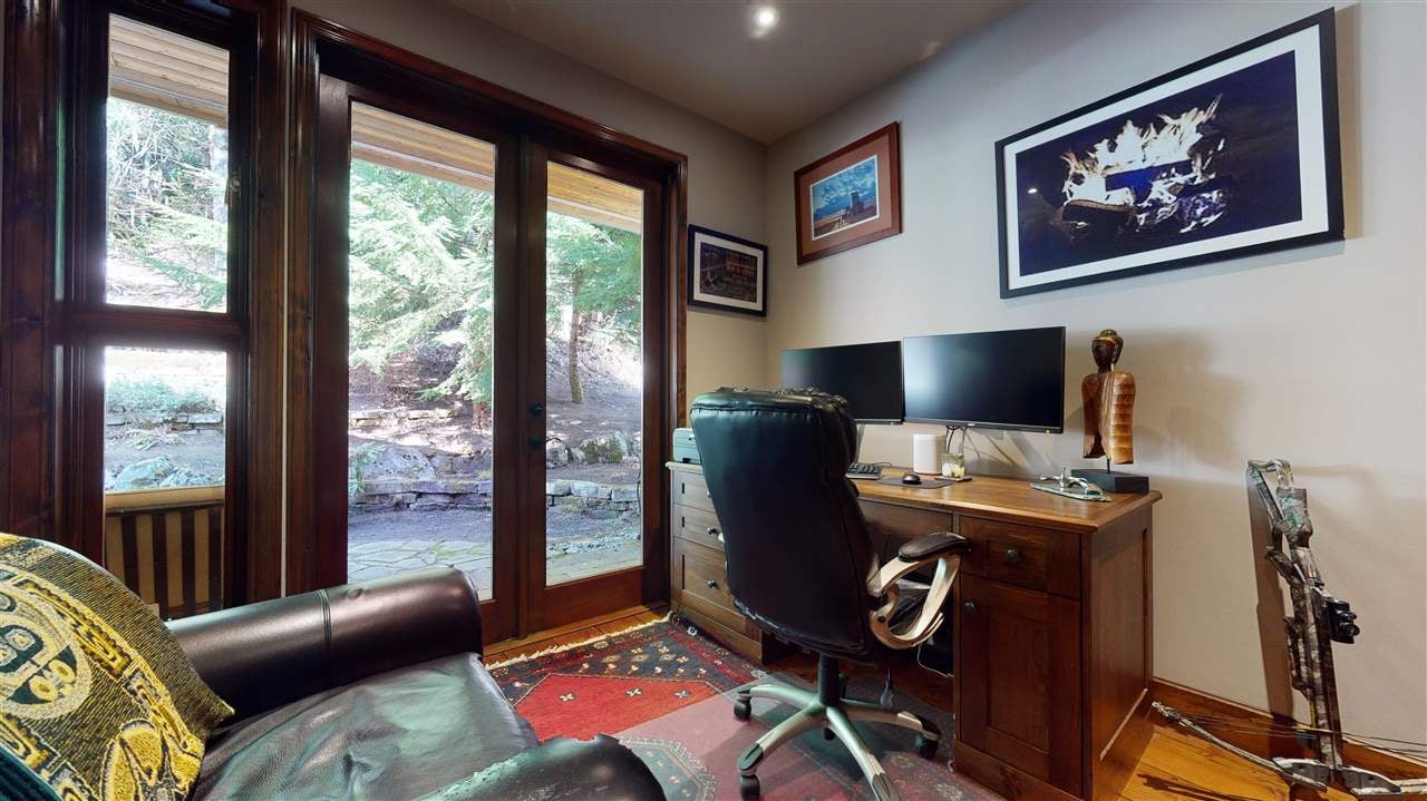 8322 Valley Dr