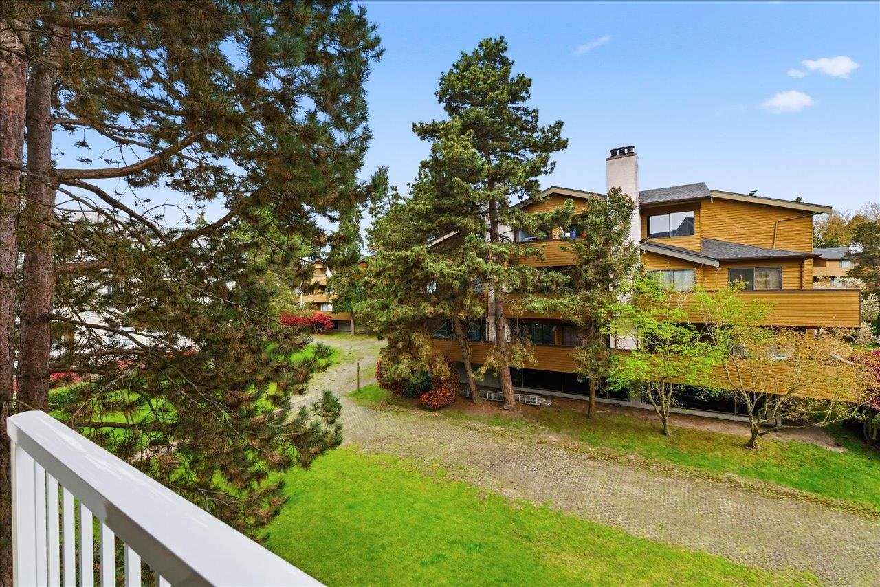 214-7435 Moffatt Rd