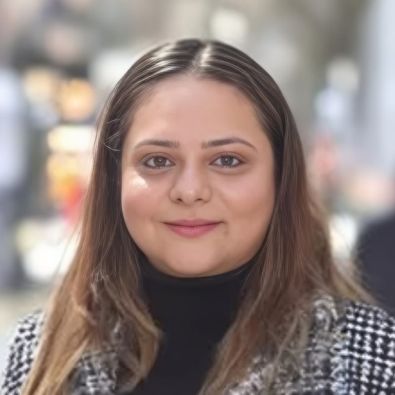 Manshi Mehta New York Real Estate Agent Headshot