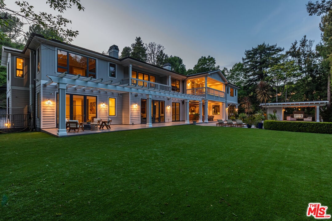 Monarch Reserve, N Norman Pl, 90049