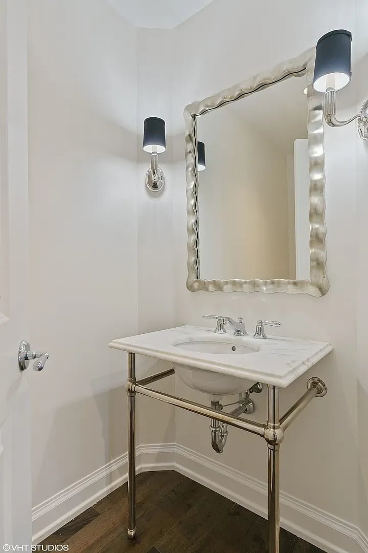 11 E Walton St APT 3201