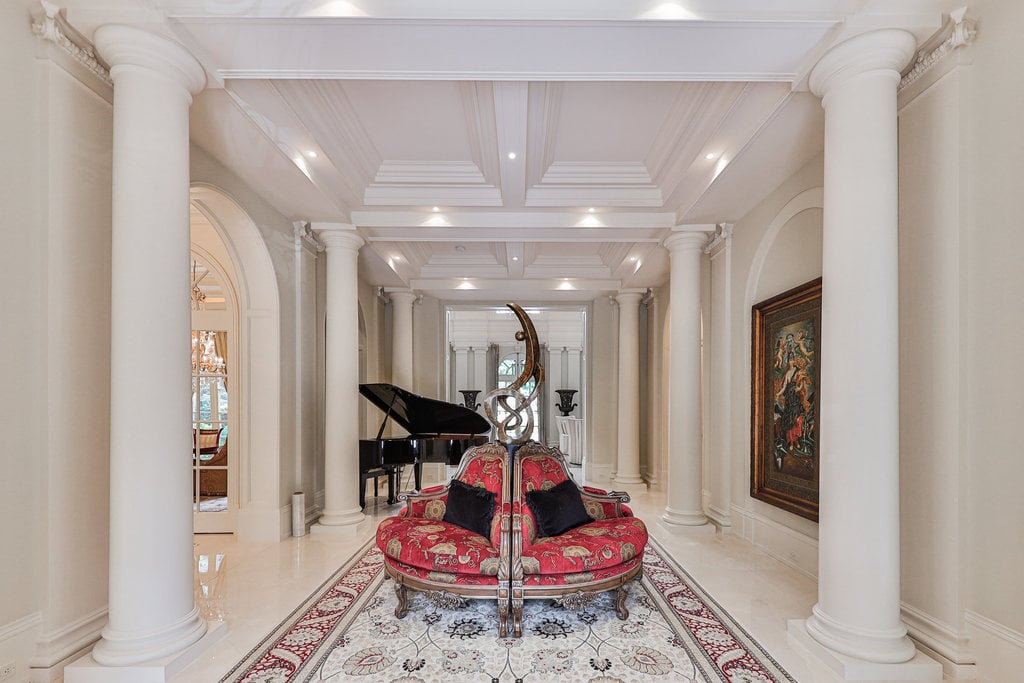 489 Lakeshore Road East