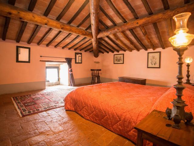 Enchanting Countryside Estate in Arezzo
