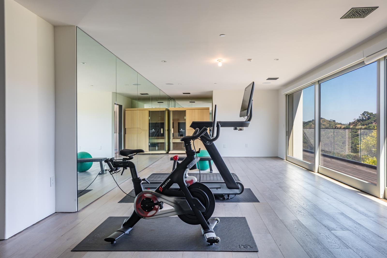 11951 Pinnacle Pl, Beverly Hills