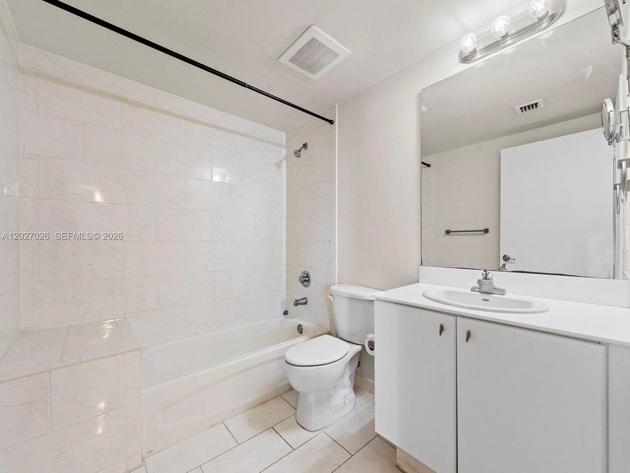 2740 SW 28th Ter #508
