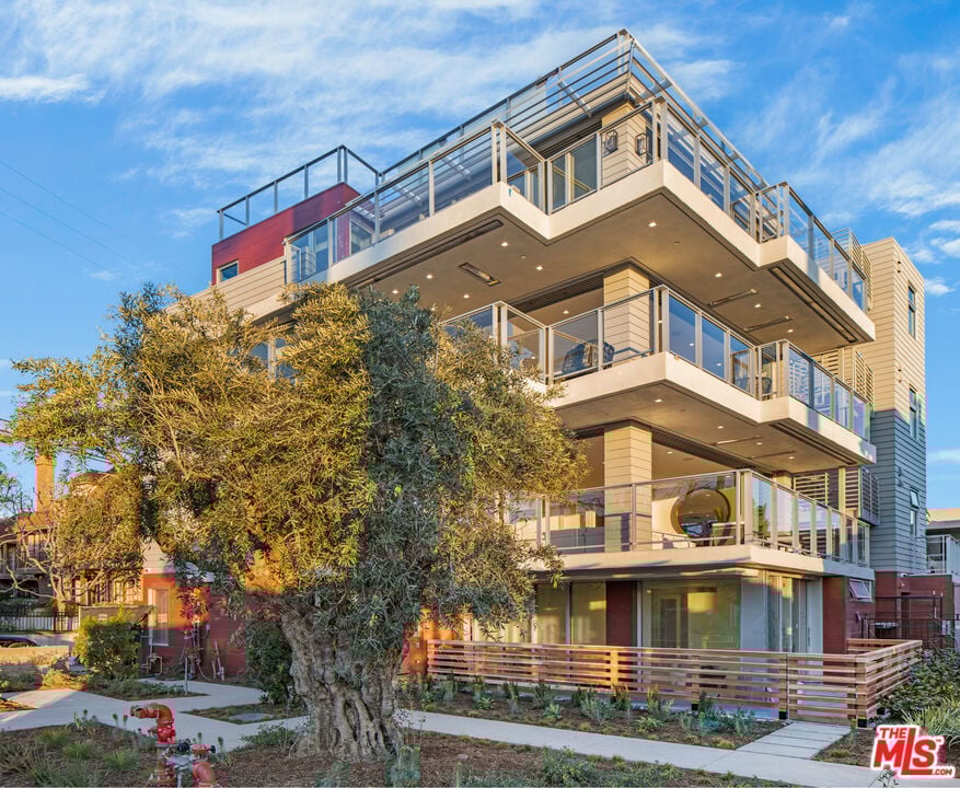 401 Ocean Ave #3