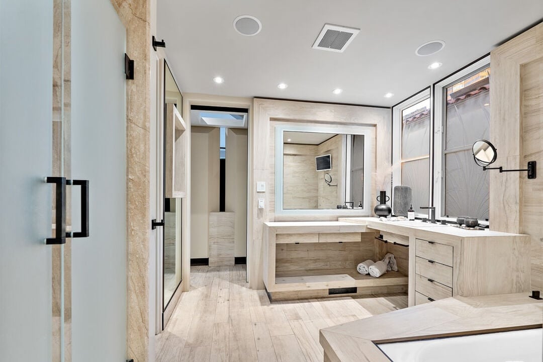 Century Woods Dr, 90067