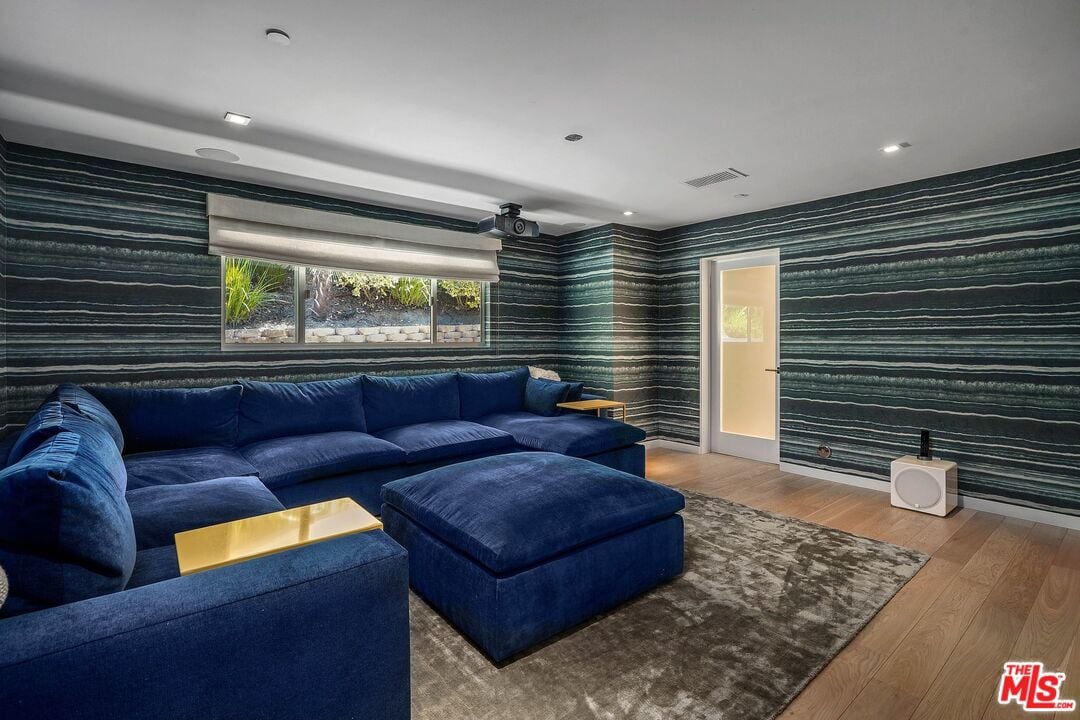 Nova Heights, Loma Vista Dr, 90210