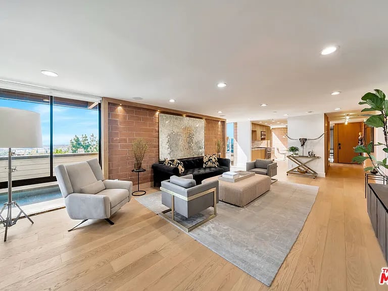1033 Carol Drive #304